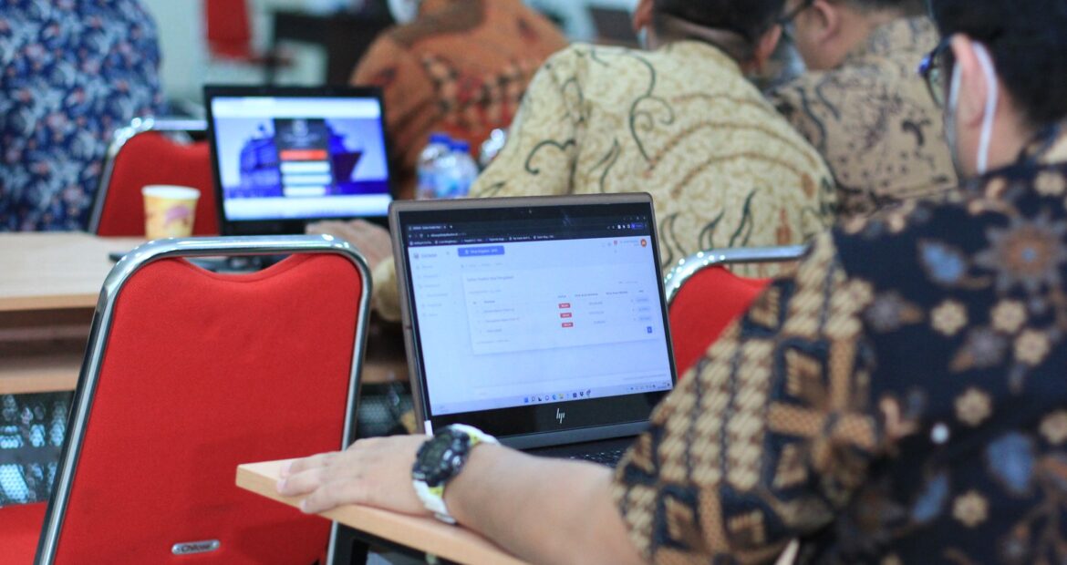 Rapat Koordinasi Poltekpel Banten dengan menggunakan SIKINAN