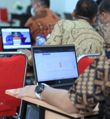 Rapat Koordinasi Poltekpel Banten dengan menggunakan SIKINAN